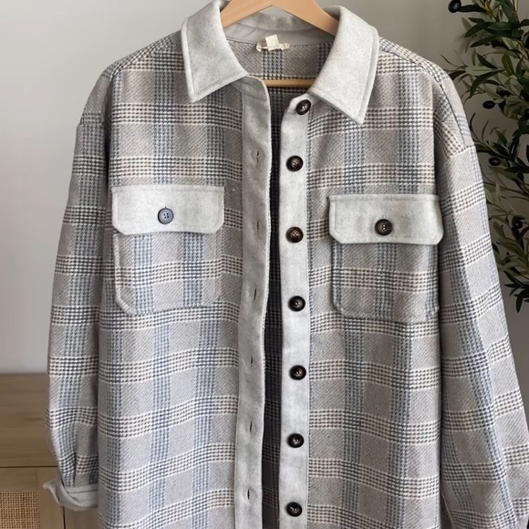 EXCEPTIONAL QUALITY!! Grey plaid heavy button down top/ shacket .L - Picture 1 of 12
